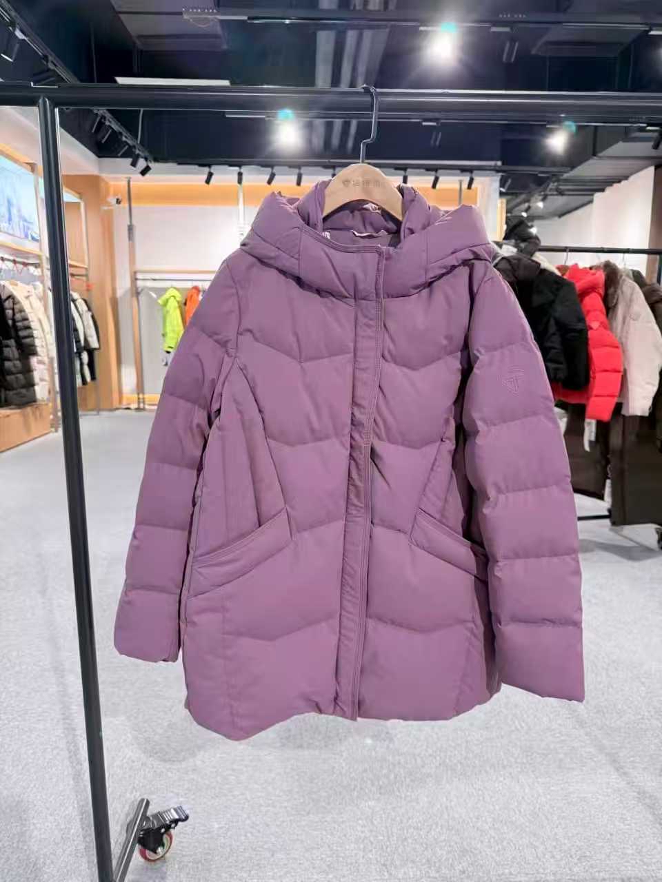 坦博尔轻薄羽绒马甲多色平铺展示